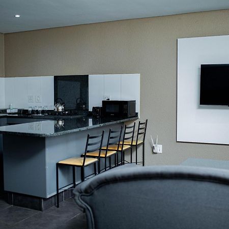 Vetho 2 Apartments Or Tambo Airport Kempton Park Bagian luar foto