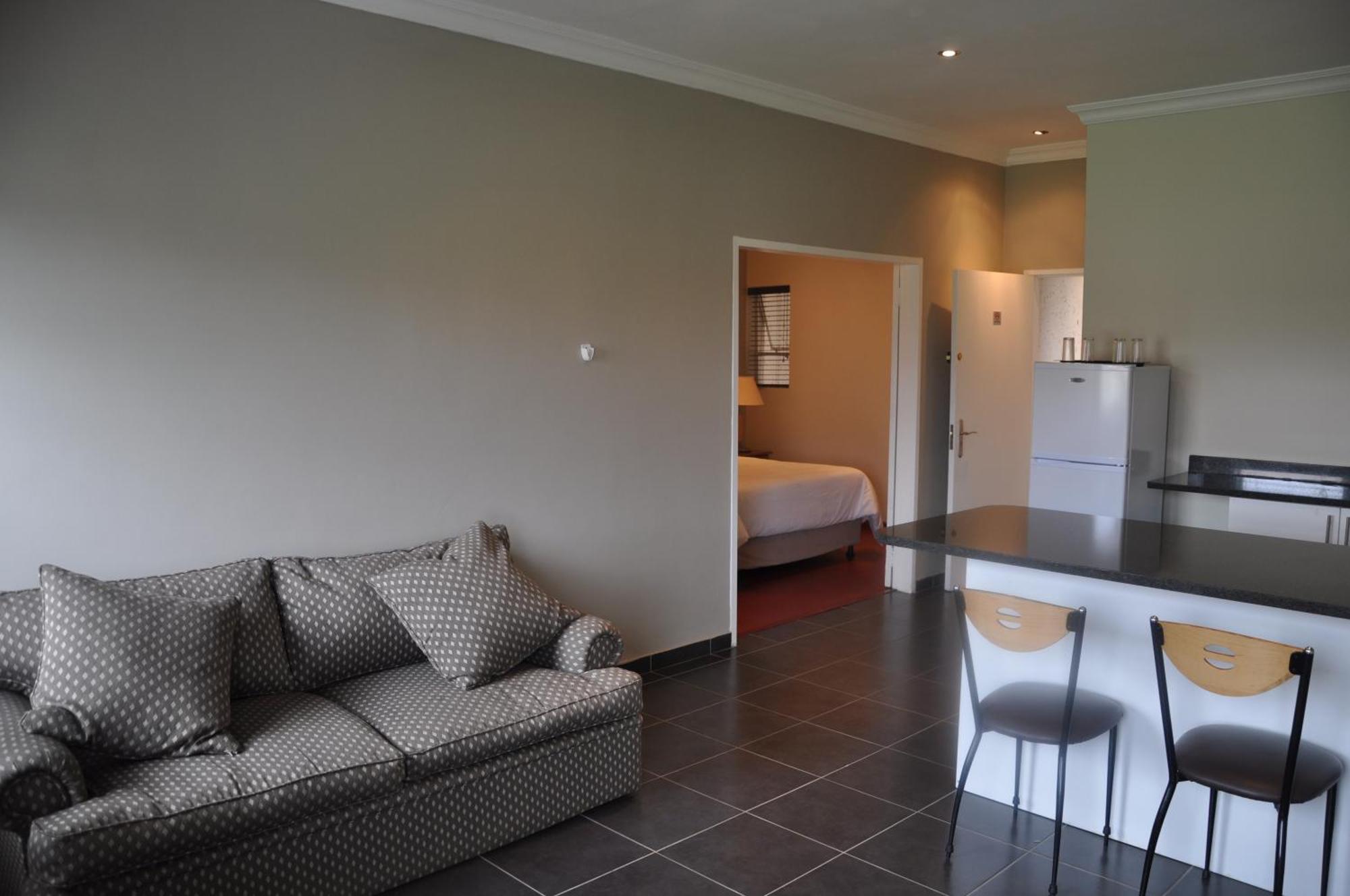 Vetho 2 Apartments Or Tambo Airport Kempton Park Bagian luar foto