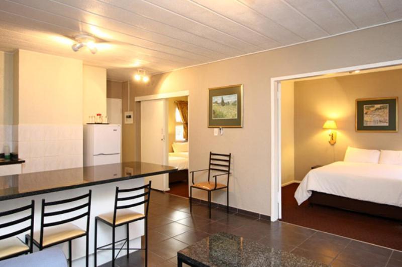 Vetho 2 Apartments Or Tambo Airport Kempton Park Bagian luar foto