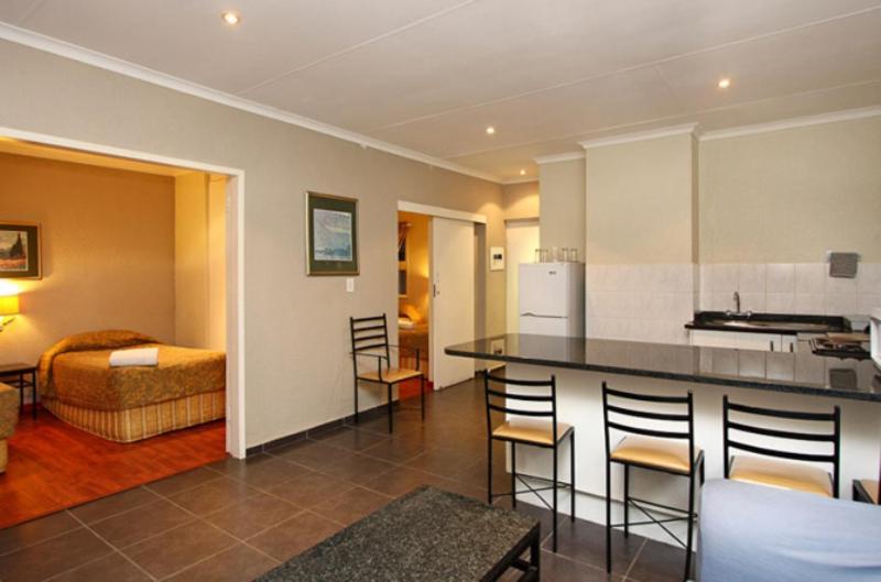 Vetho 2 Apartments Or Tambo Airport Kempton Park Bagian luar foto
