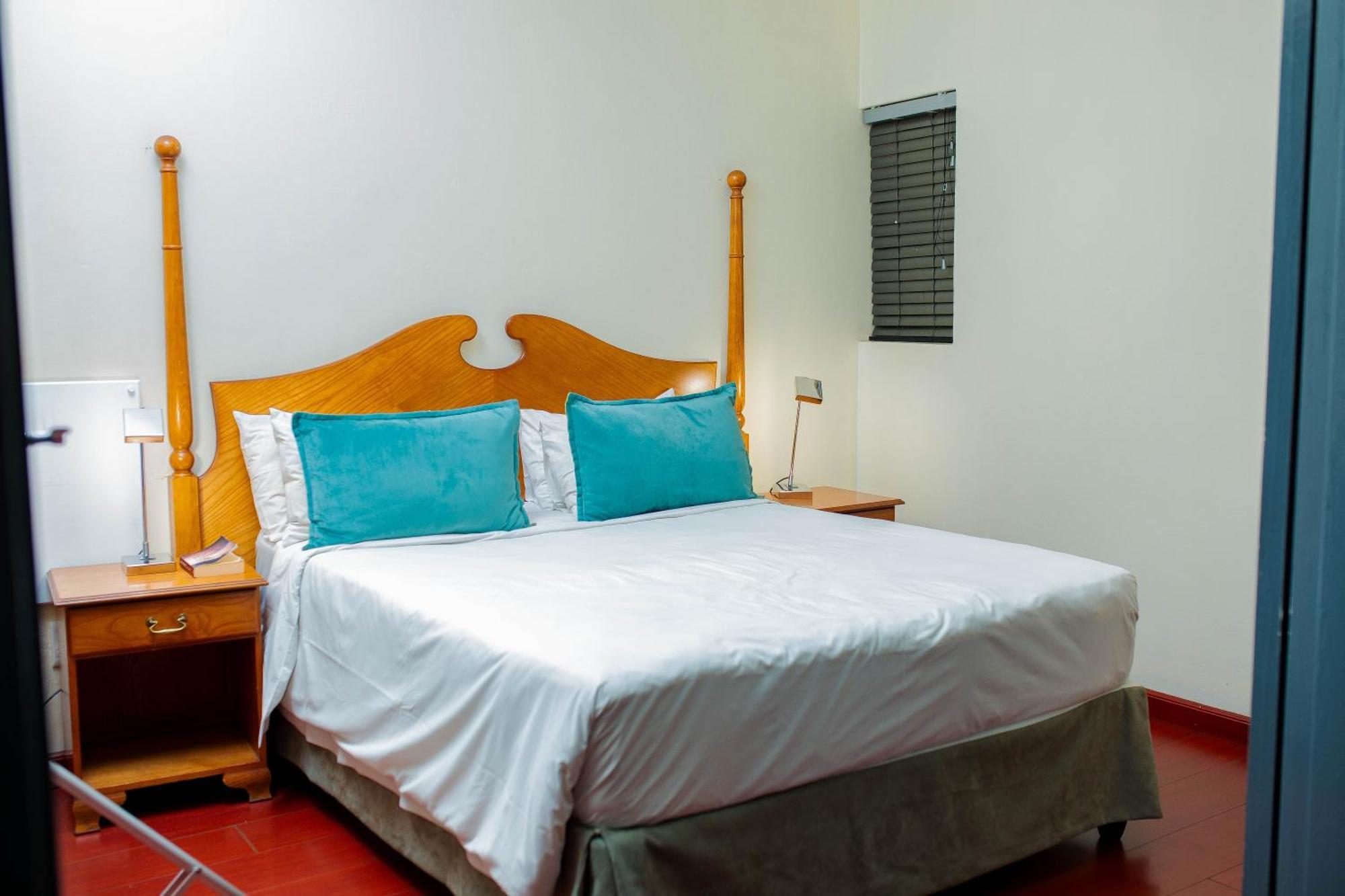 Vetho 2 Apartments Or Tambo Airport Kempton Park Bagian luar foto