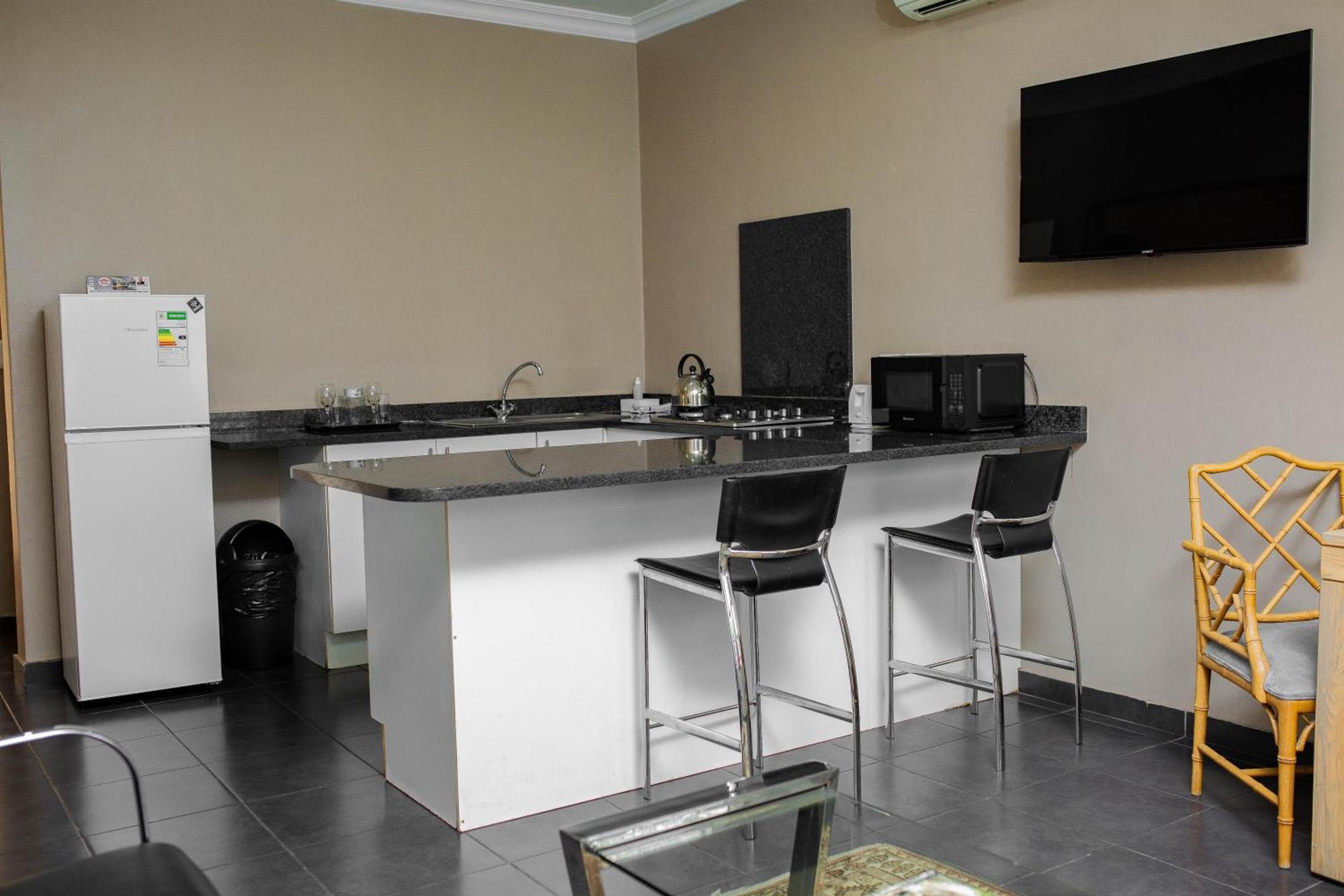 Vetho 2 Apartments Or Tambo Airport Kempton Park Bagian luar foto