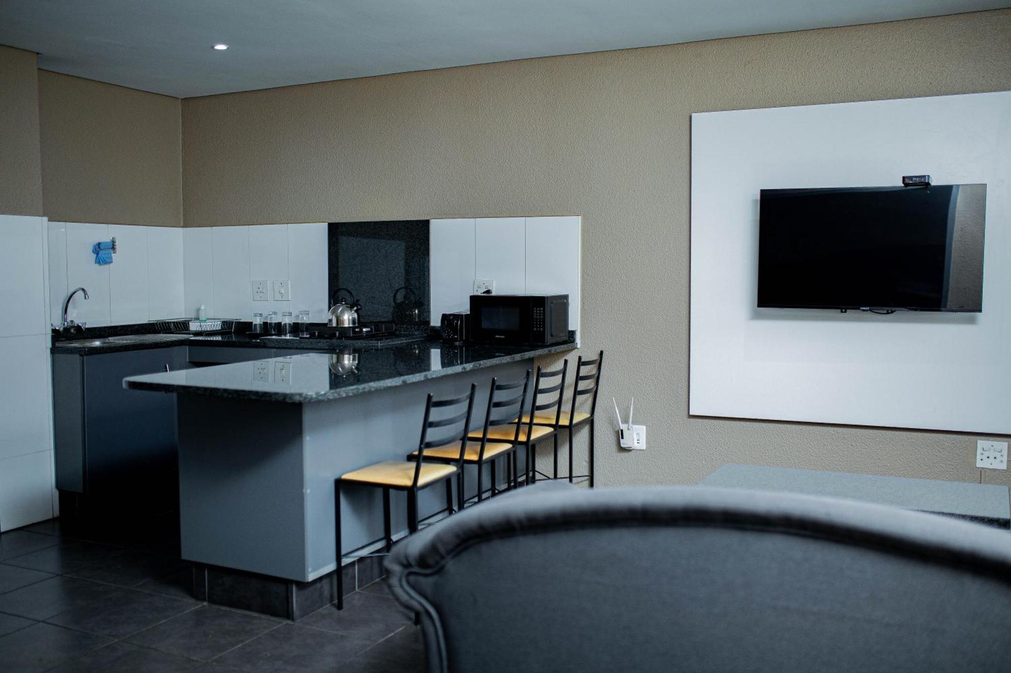 Vetho 2 Apartments Or Tambo Airport Kempton Park Bagian luar foto