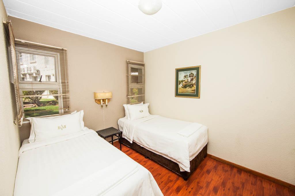 Vetho 2 Apartments Or Tambo Airport Kempton Park Bagian luar foto