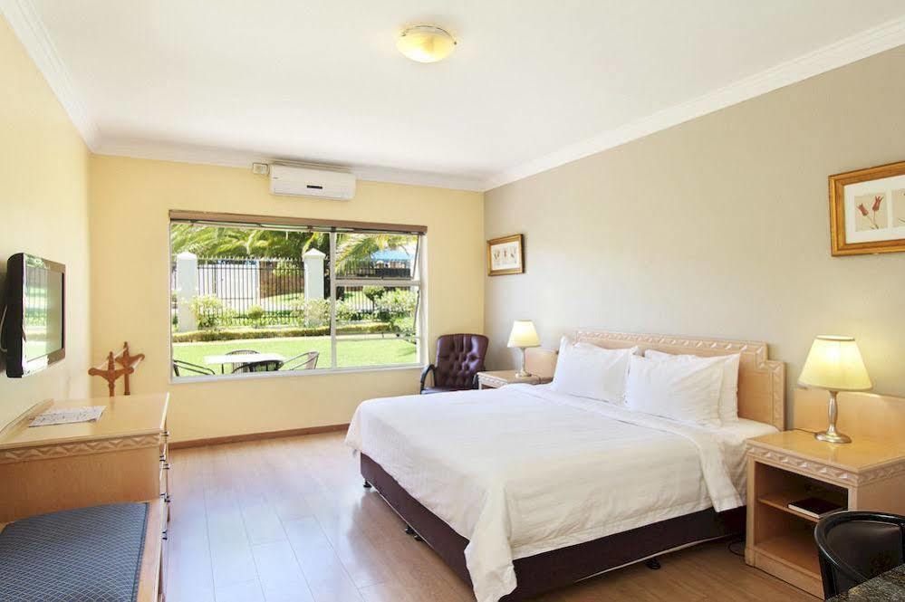 Vetho 2 Apartments Or Tambo Airport Kempton Park Bagian luar foto
