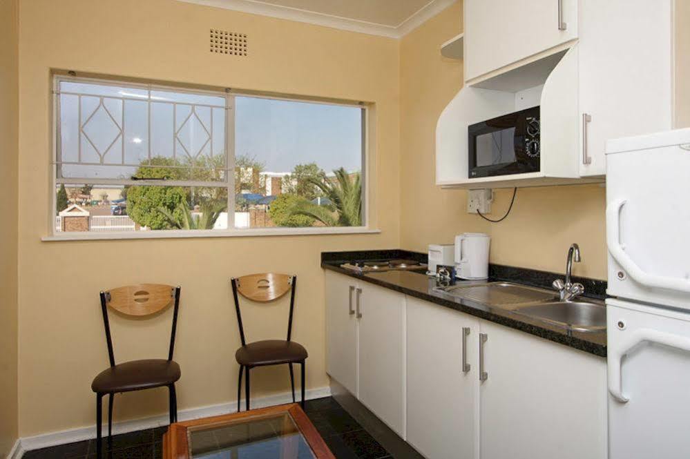 Vetho 2 Apartments Or Tambo Airport Kempton Park Bagian luar foto