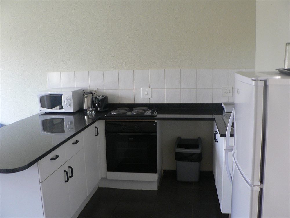 Vetho 2 Apartments Or Tambo Airport Kempton Park Bagian luar foto