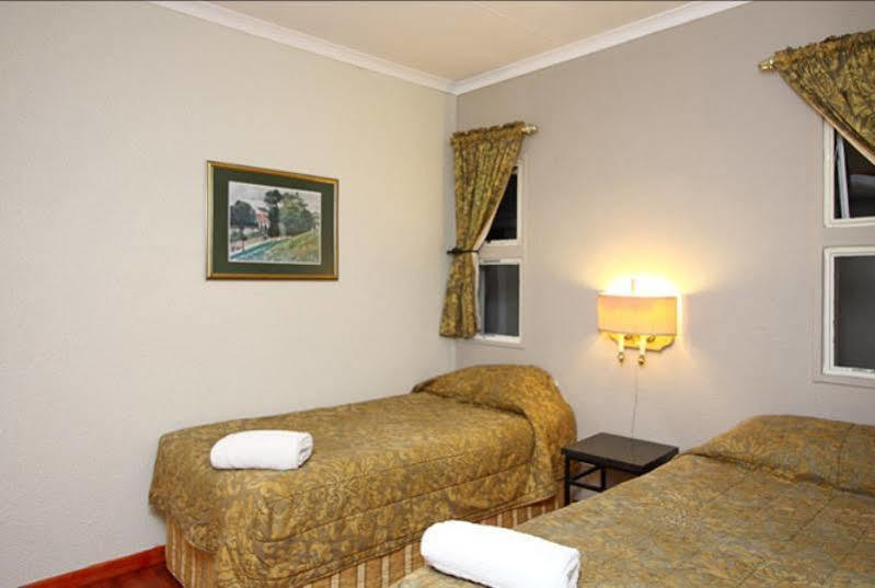 Vetho 2 Apartments Or Tambo Airport Kempton Park Bagian luar foto