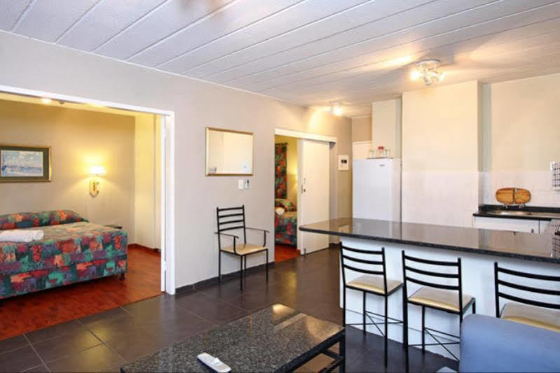 Vetho 2 Apartments Or Tambo Airport Kempton Park Bagian luar foto