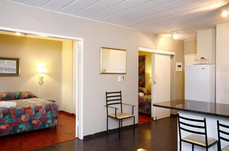 Vetho 2 Apartments Or Tambo Airport Kempton Park Bagian luar foto