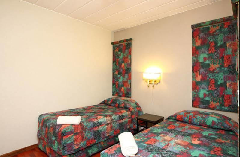 Vetho 2 Apartments Or Tambo Airport Kempton Park Bagian luar foto